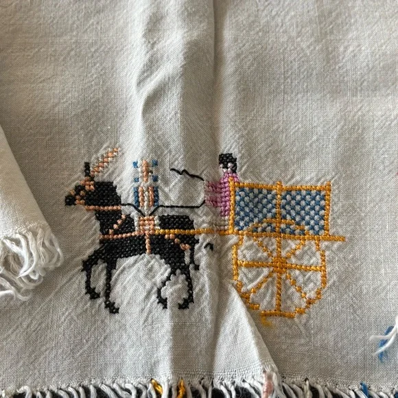 Embroidered Capri Fringe Linen Decor Country Horse and Carriage Design Stitched - Picture 5 of 15